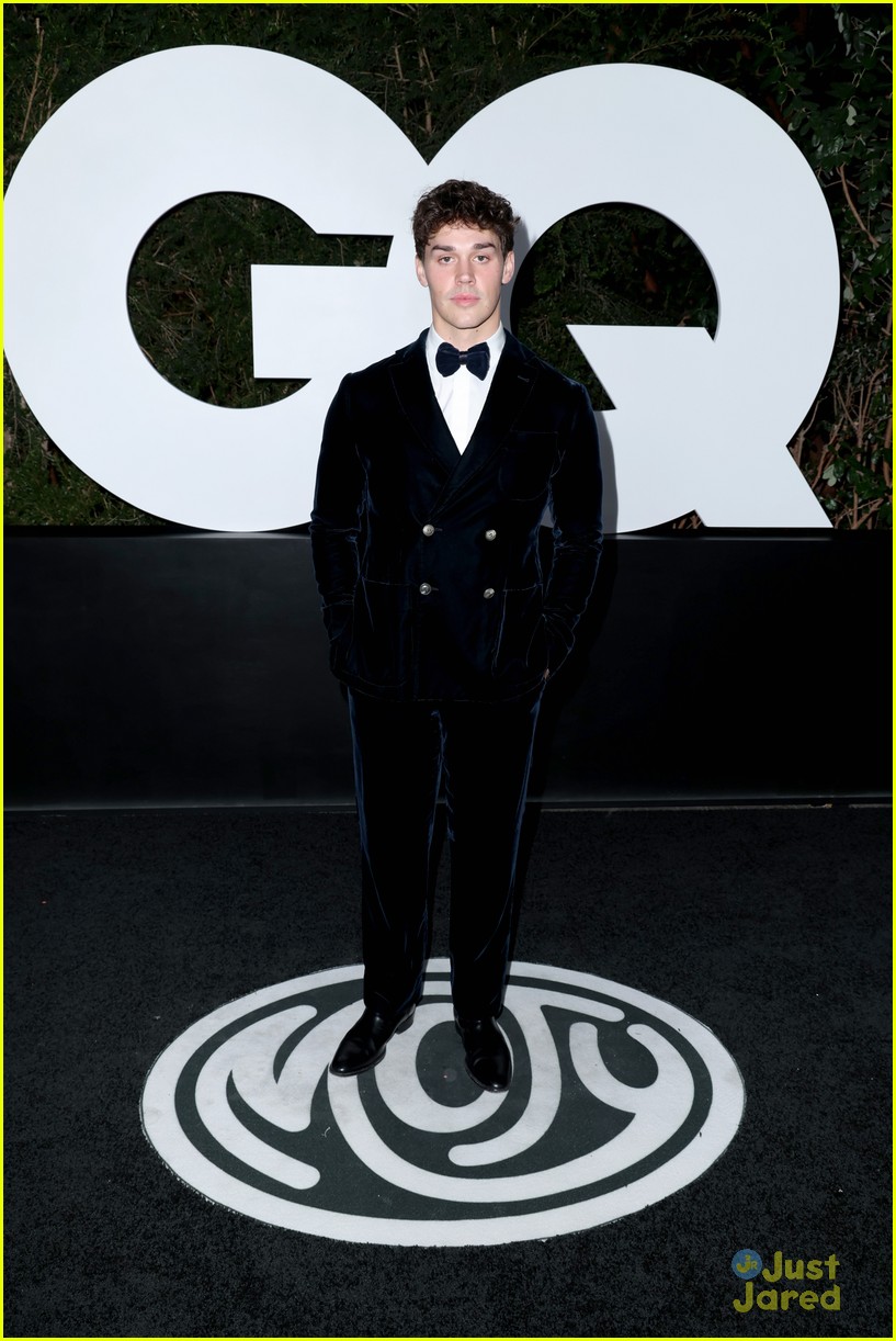 emma chamberlain attends gq men of the year party with role model 02