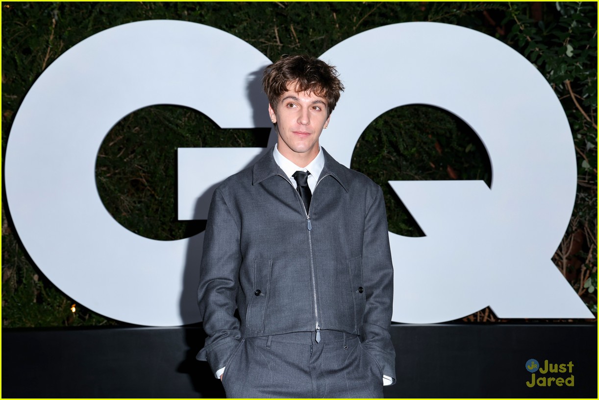 emma chamberlain attends gq men of the year party with role model 24