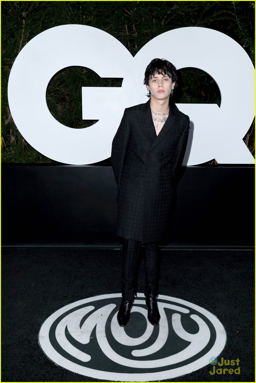emma chamberlain attends gq men of the year party with role model 32
