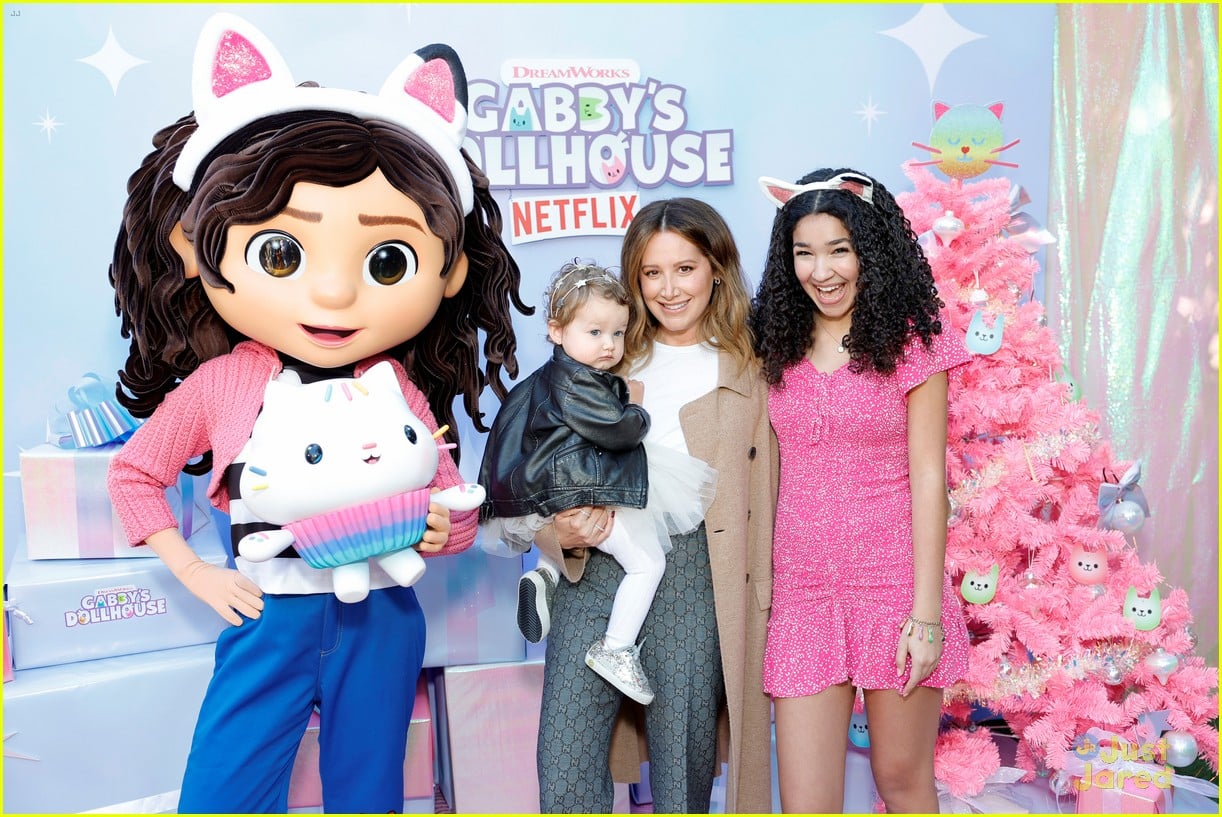 laila lockhart kraner celebrates gabbys dollhouse with catmas spectacular event 03