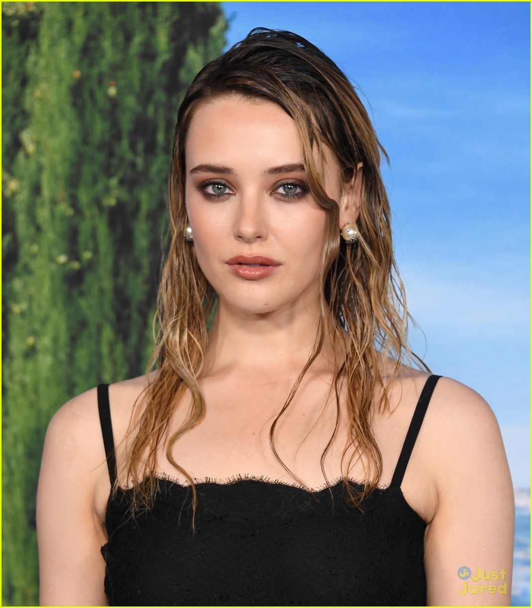 knives out stars katherine langford jaeden martell support glass onion premiere 11