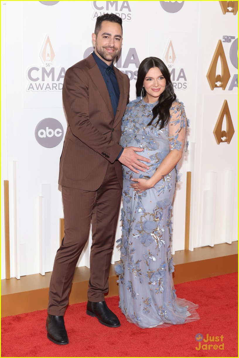 katie stevens paul digiovanni expecting first child 03