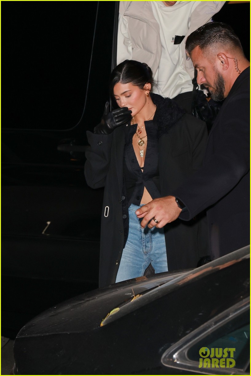 kendall kylie jenner get brunch shopping nyc after cfda 02