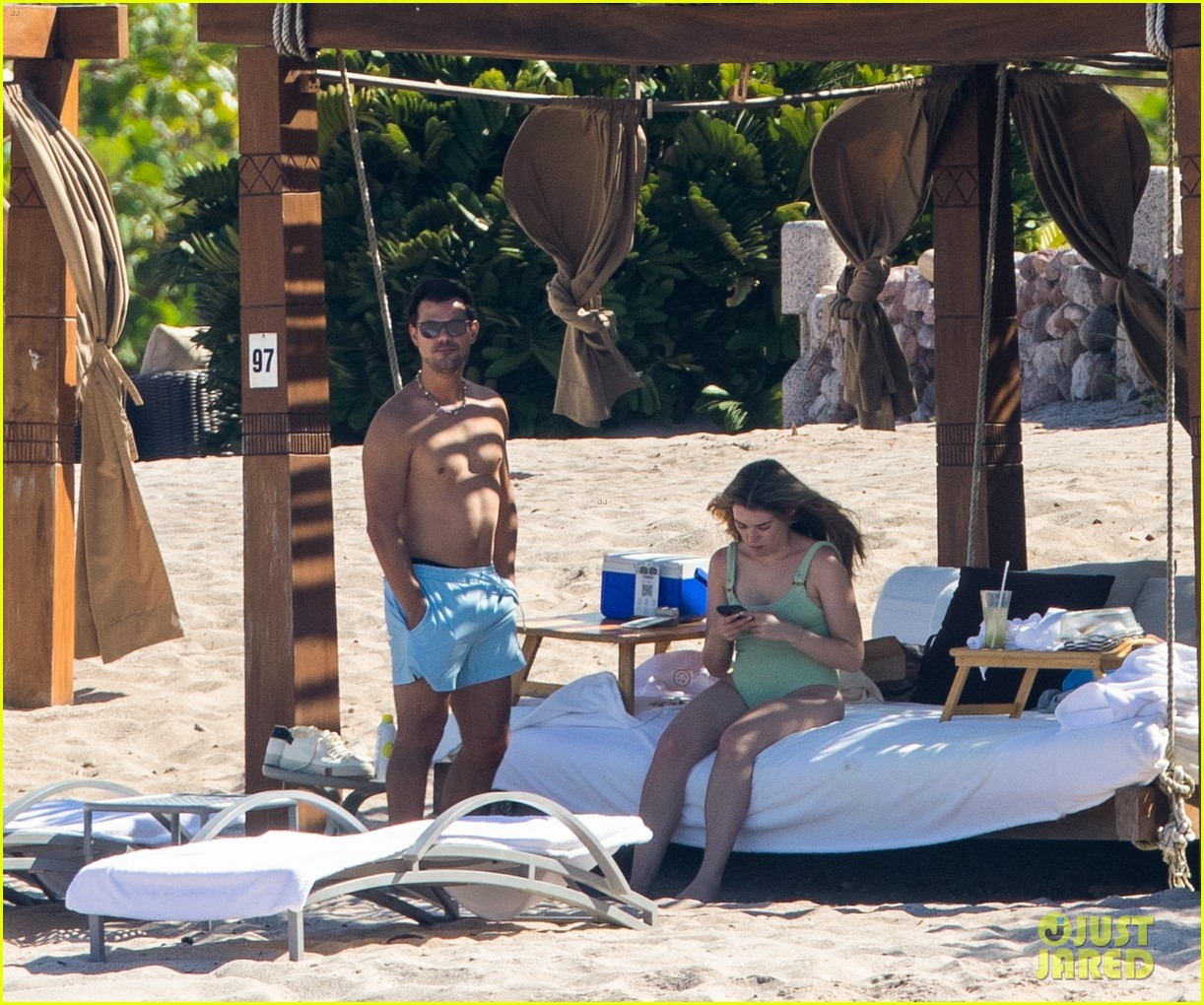 taylor lautner tay dome honeymoon in mexico 03