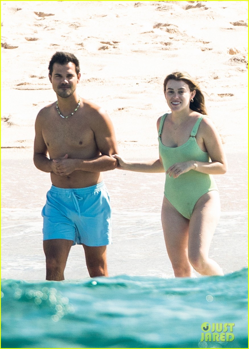 taylor lautner tay dome honeymoon in mexico 06