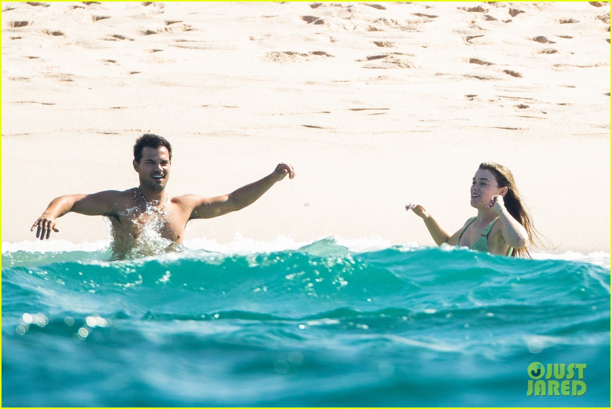 taylor lautner tay dome honeymoon in mexico 11