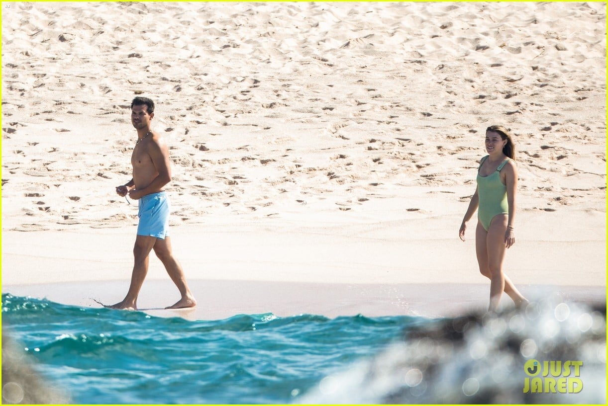 taylor lautner tay dome honeymoon in mexico 20