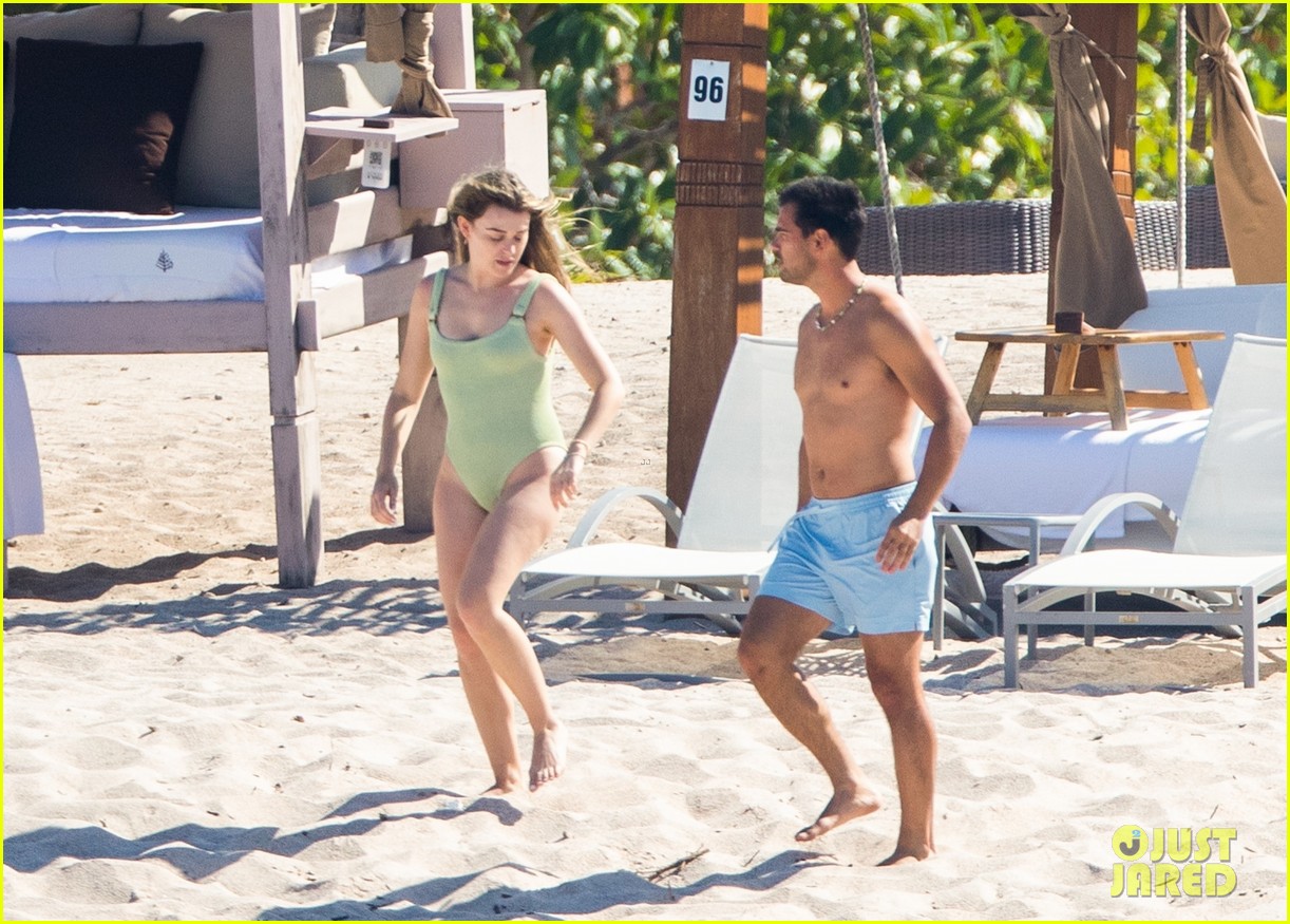 taylor lautner tay dome honeymoon in mexico 27
