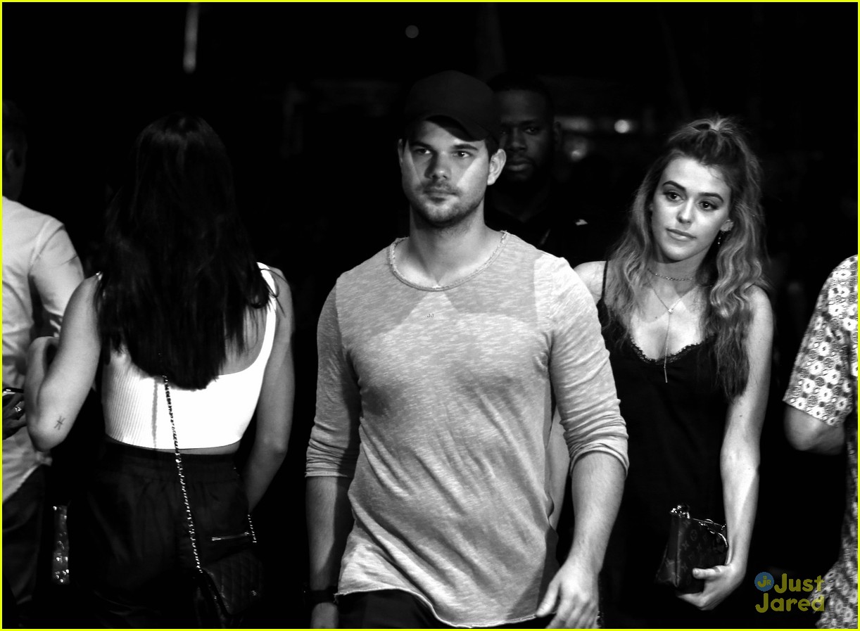 taylor lautner fiancee taylor dome tie the knot 04