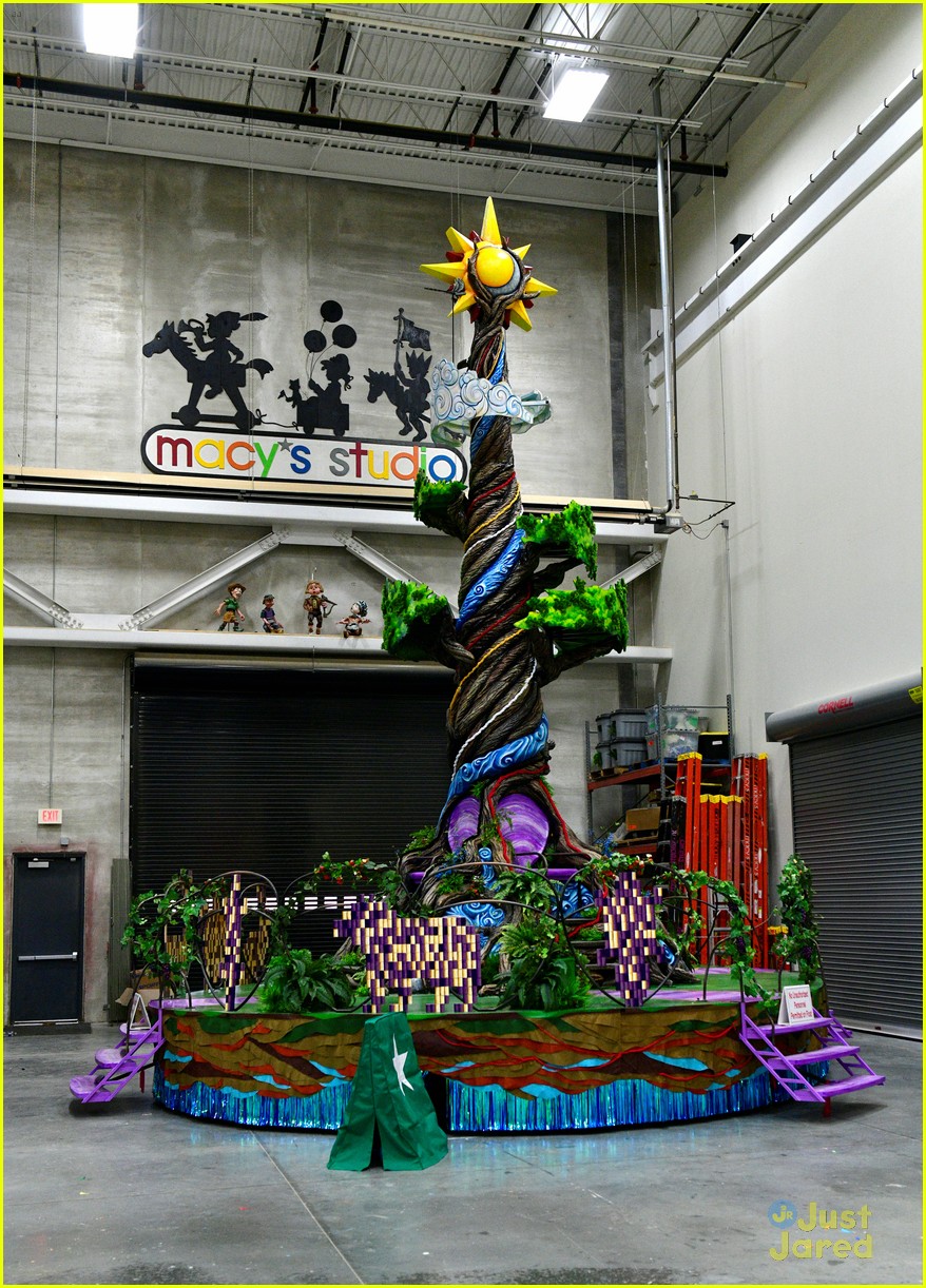 first look at 5 new macys thanksgiving day parade floats 02
