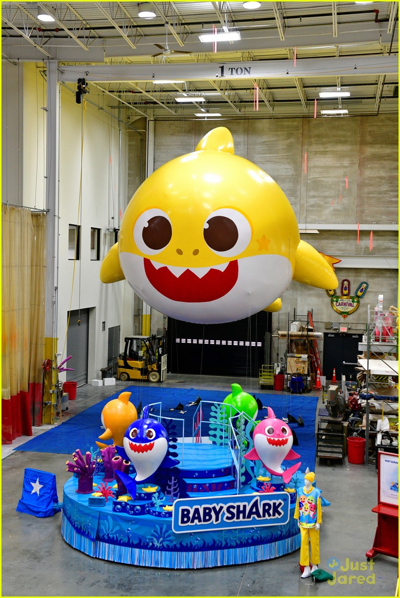 first look at 5 new macys thanksgiving day parade floats 07