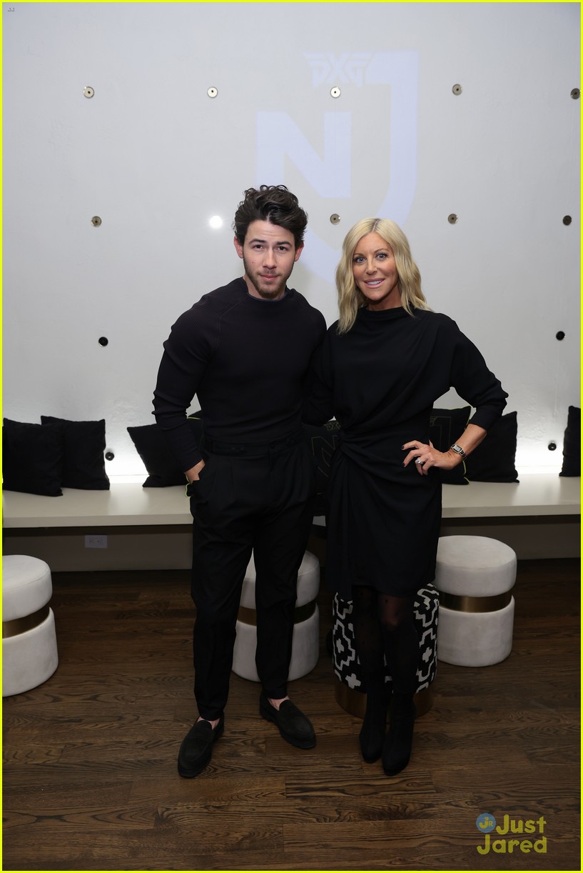 nick jonas celebrates new pxg golf apparel collection at wifes restaurant 01