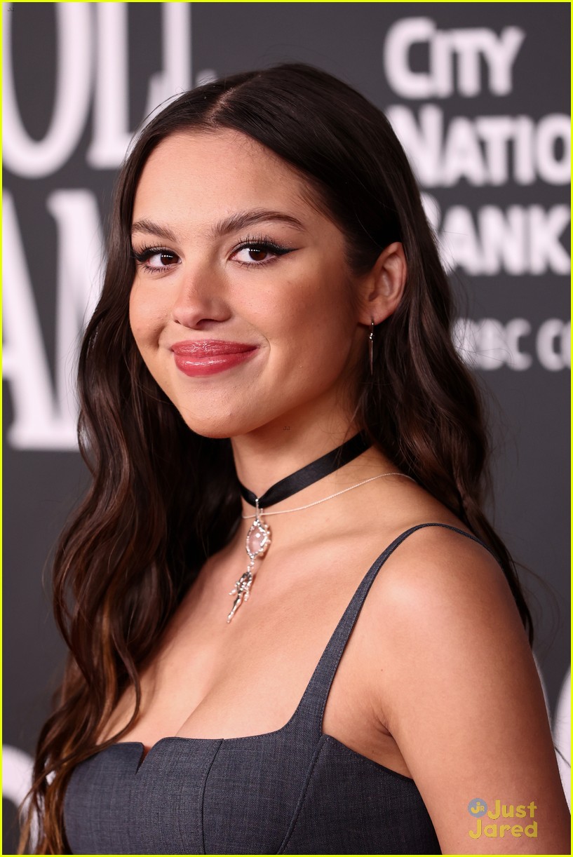 olivia rodrigo meets up with ed sheeran at rock n roll hall of fame induction ceremony 10