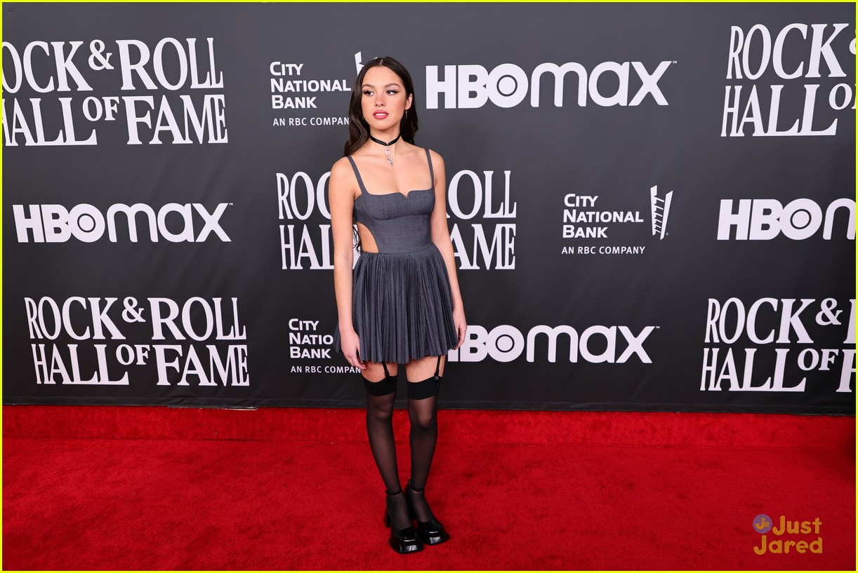 olivia rodrigo meets up with ed sheeran at rock n roll hall of fame induction ceremony 21