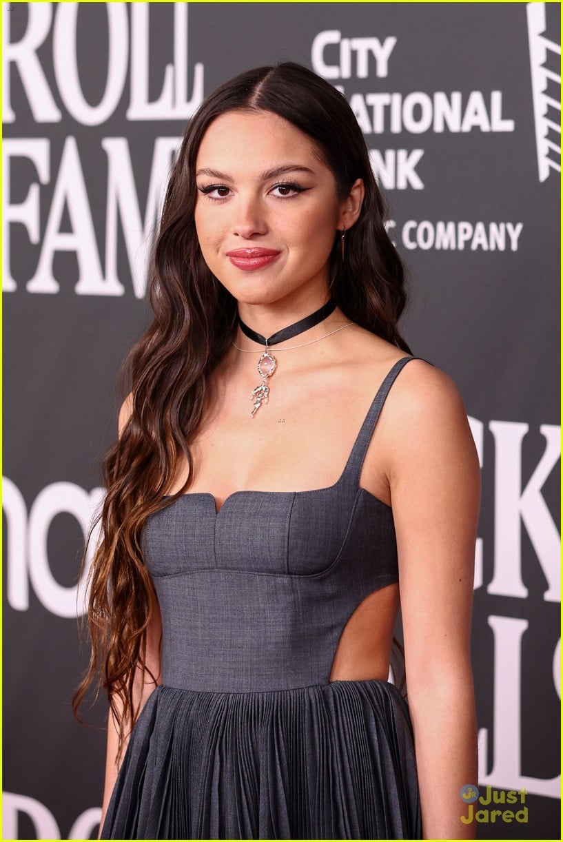 olivia rodrigo meets up with ed sheeran at rock n roll hall of fame induction ceremony 42
