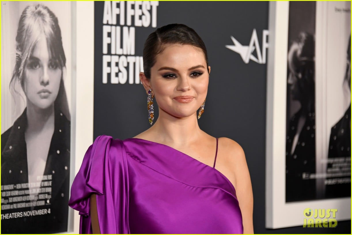 Selena Gomez Looks Gorgeous in A Fuchsia Dress For 'My Mind & Me ...