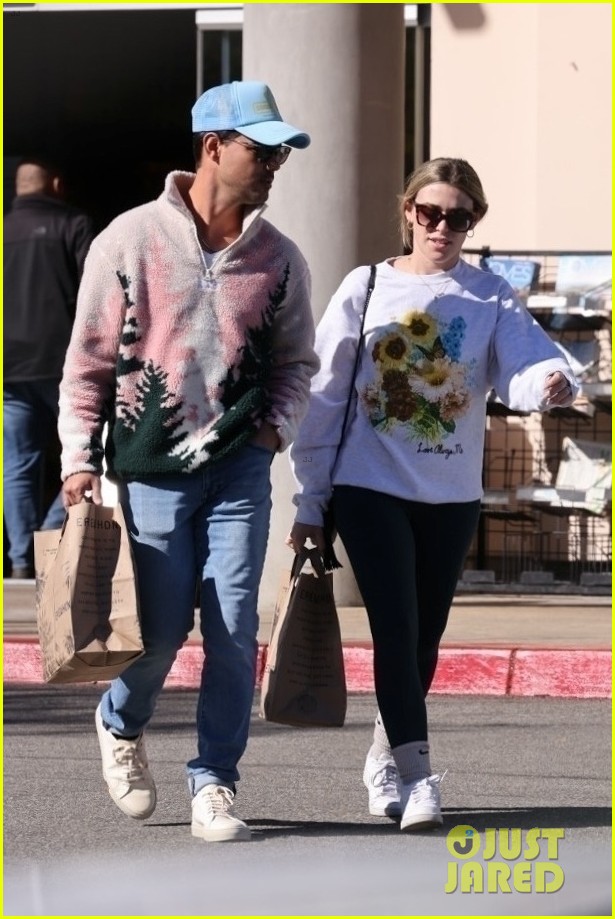 taylor lautner tay dome go shopping after mexican honeymoon 15
