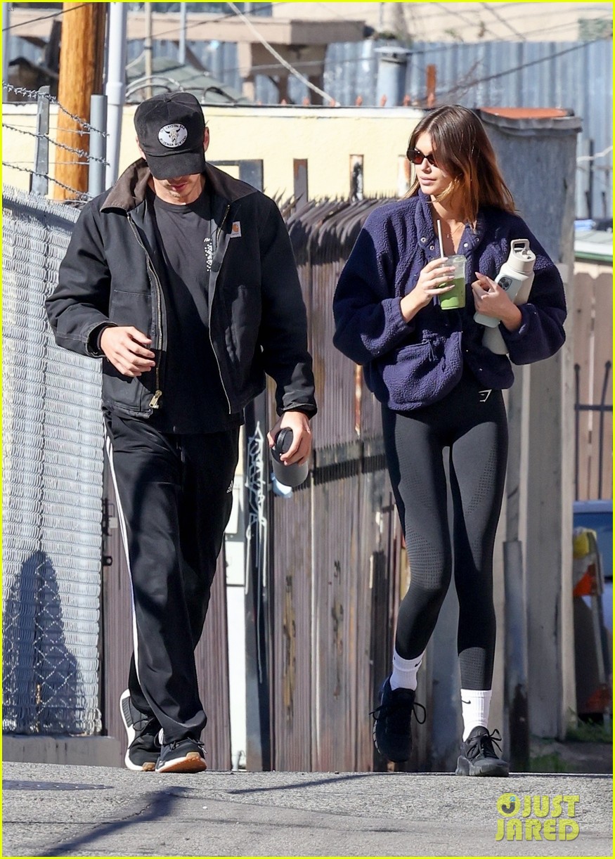 Austin Butler Goes For Juice Run With Girlfriend Kaia Gerber Photo 1365196 Photo Gallery