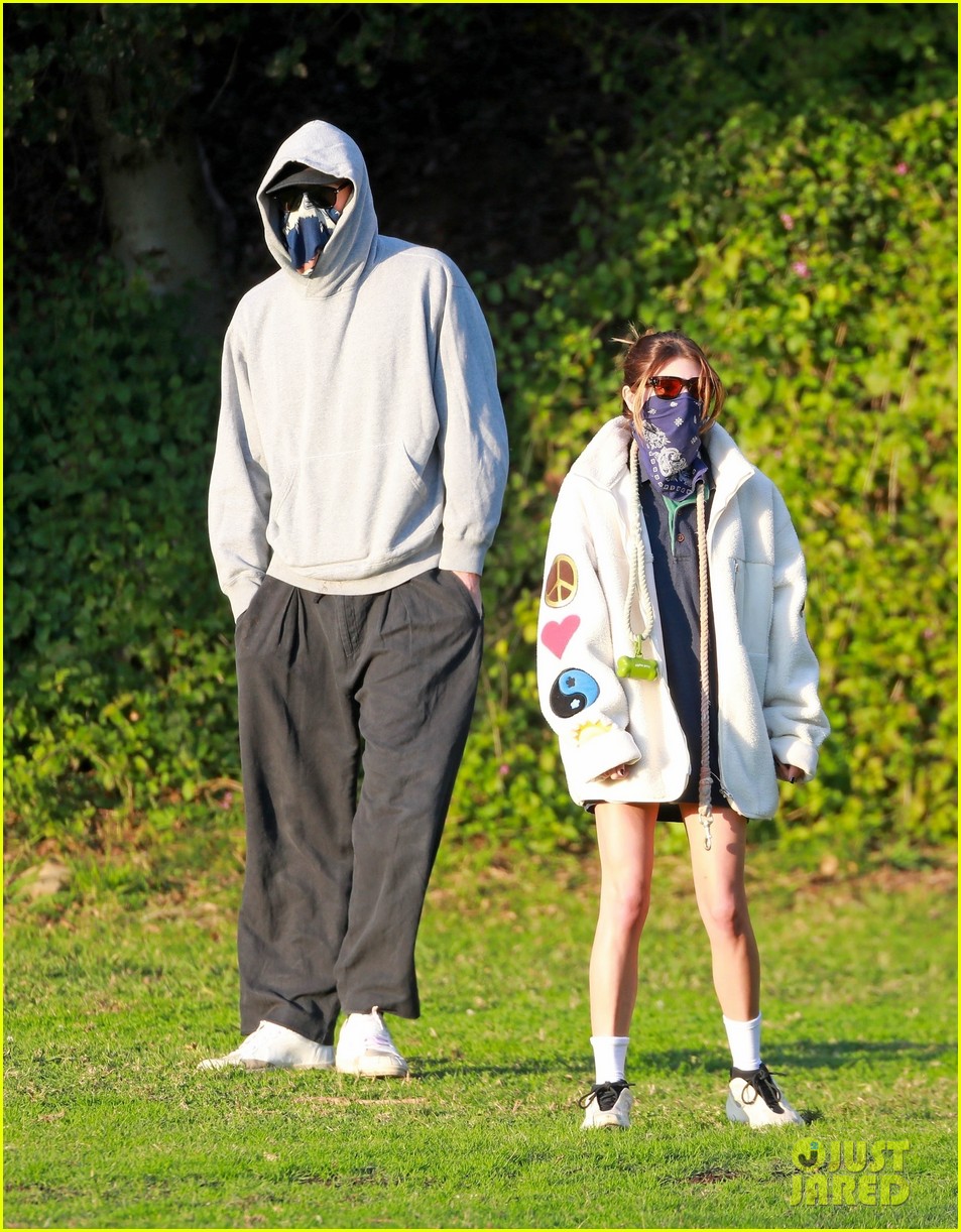 jacob elordi olivia jade cover their faces for outings 12