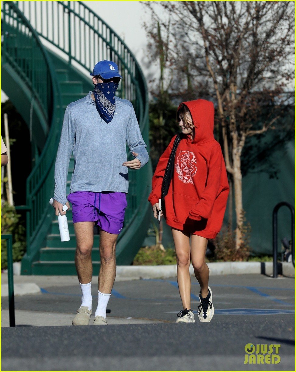 jacob elordi olivia jade cover their faces for outings 45