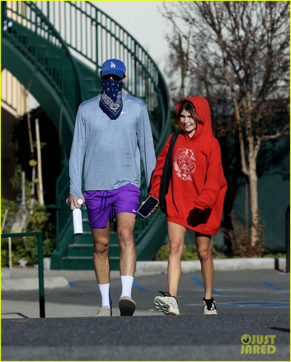 jacob elordi olivia jade cover their faces for outings 49