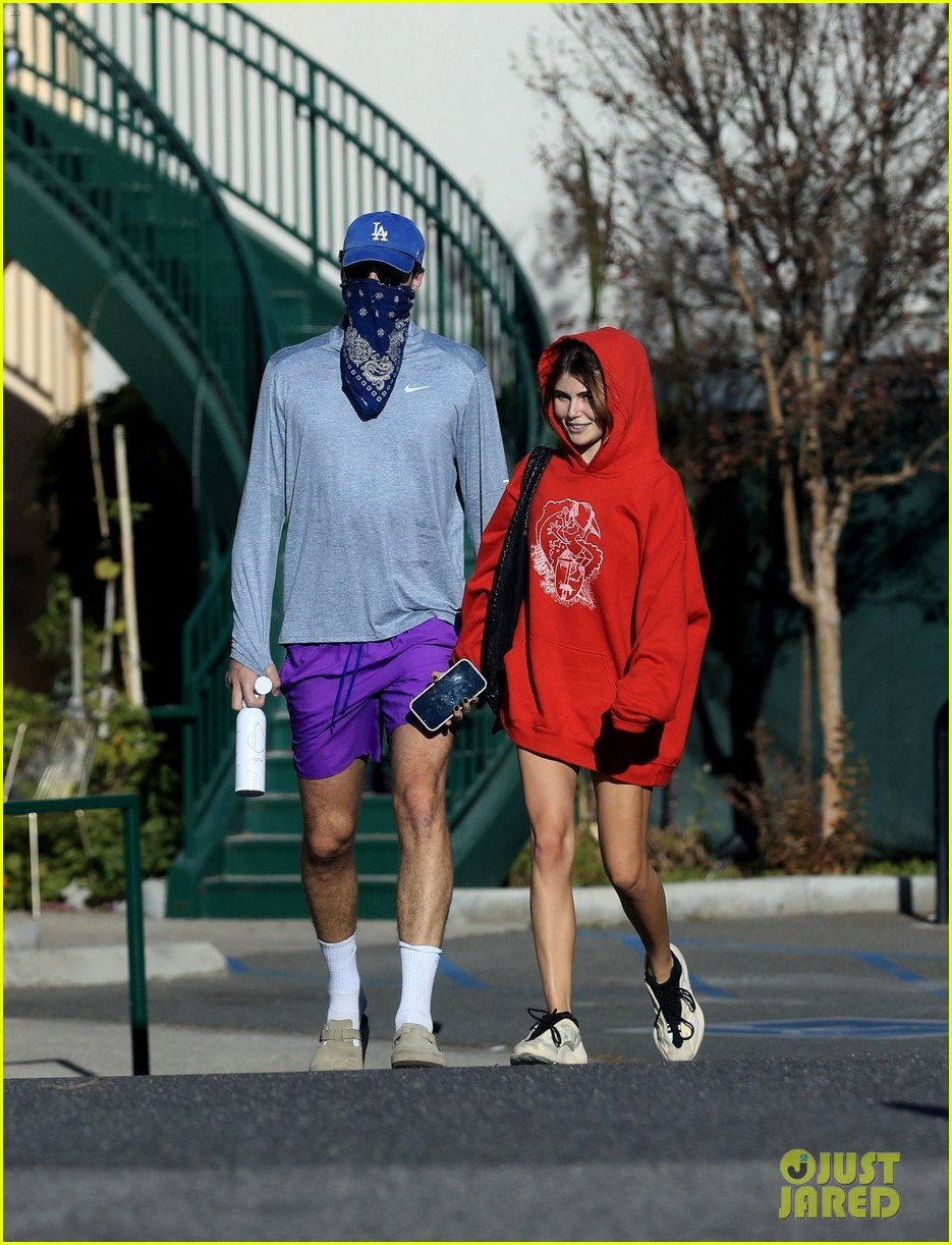 jacob elordi olivia jade cover their faces for outings 51