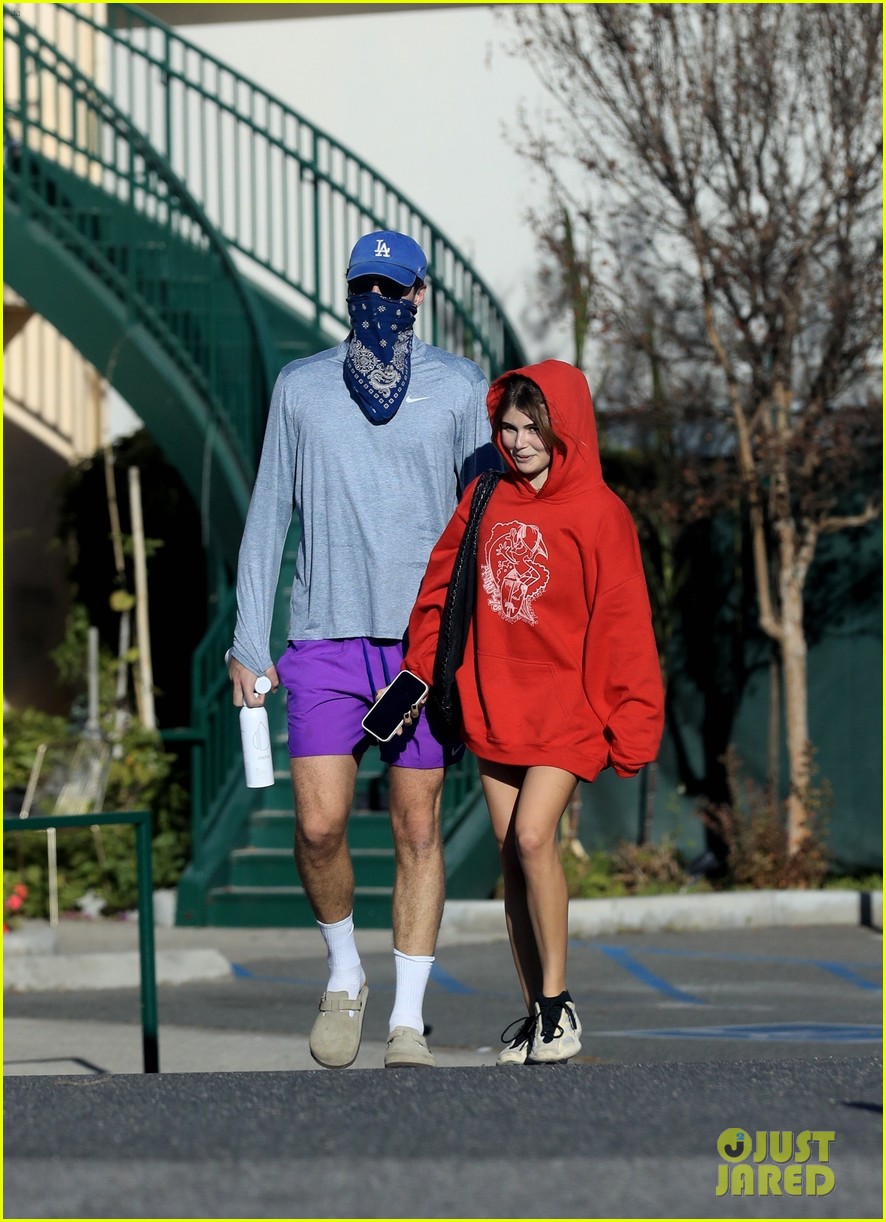jacob elordi olivia jade cover their faces for outings 54