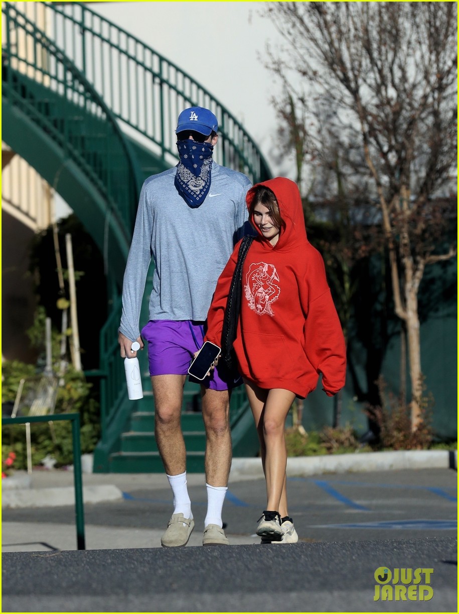 jacob elordi olivia jade cover their faces for outings 55