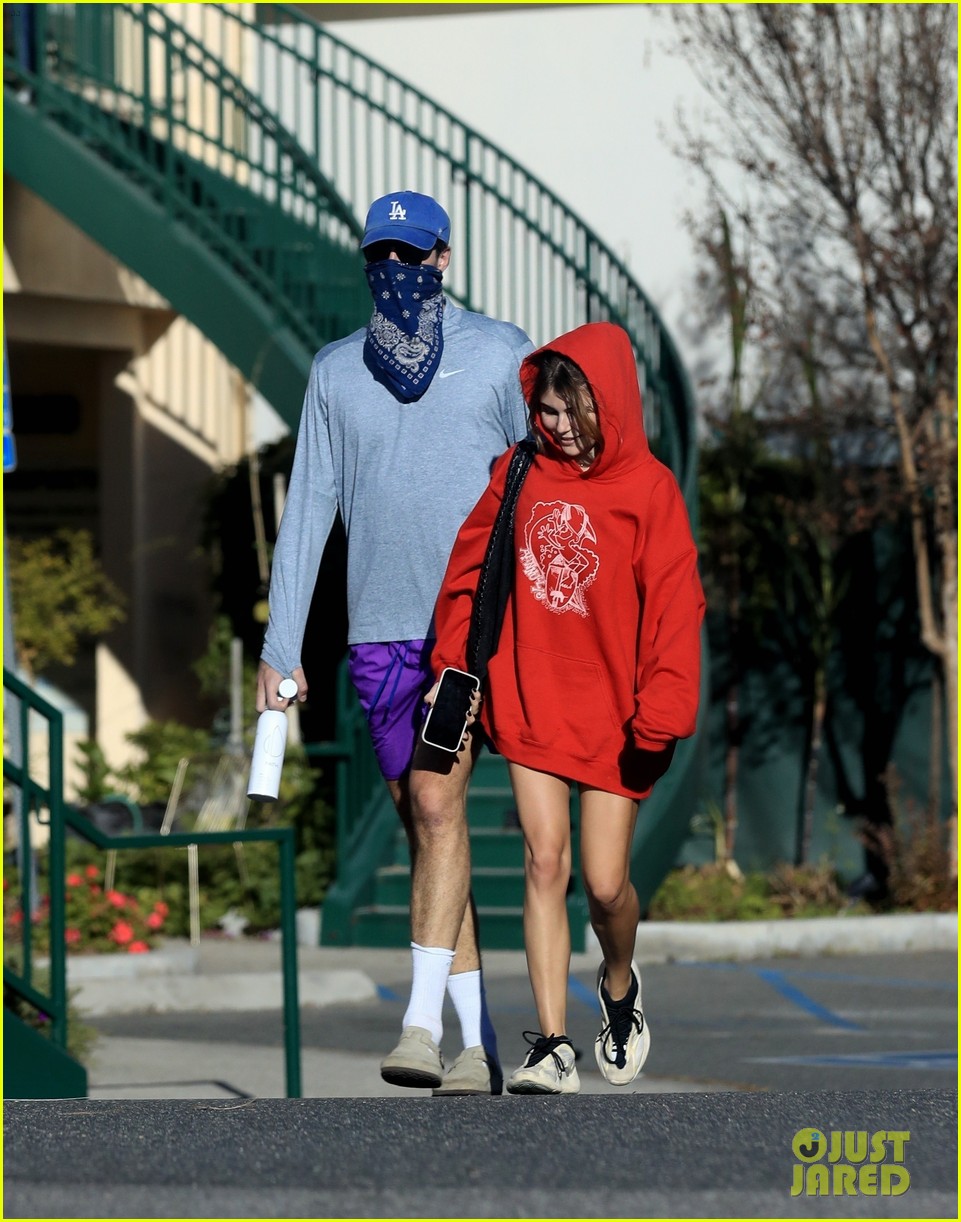 jacob elordi olivia jade cover their faces for outings 58