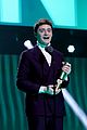 noah schnapp wins male tv star at peoples choice awards 23