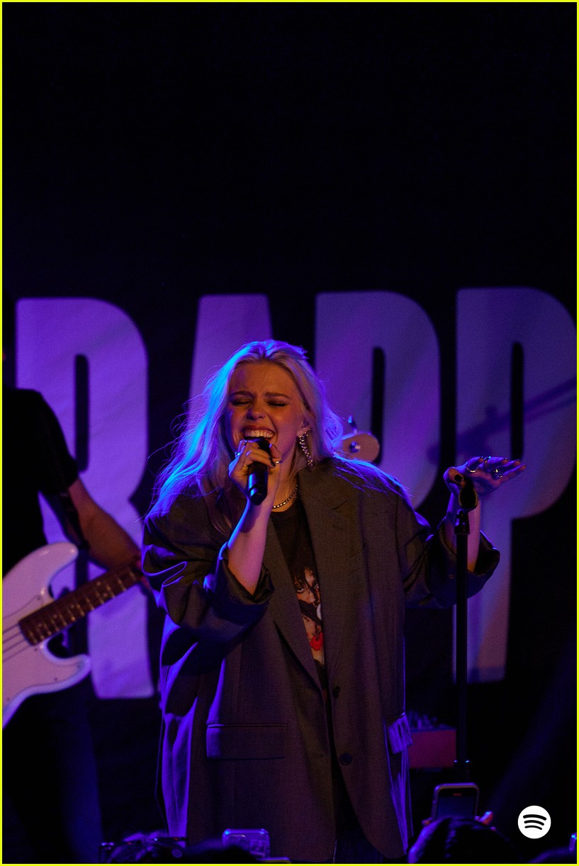 renee rapp performs in nyc after mean girls movie news 04