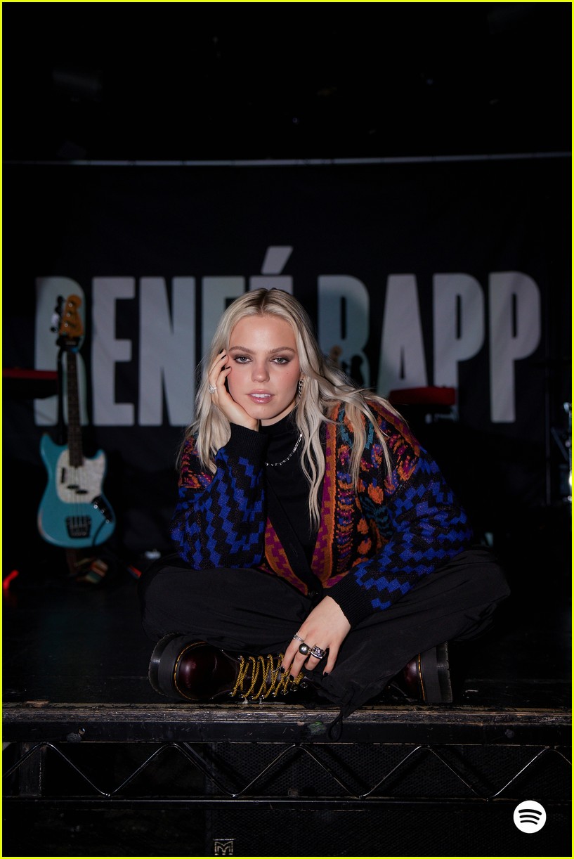 renee rapp performs in nyc after mean girls movie news 09
