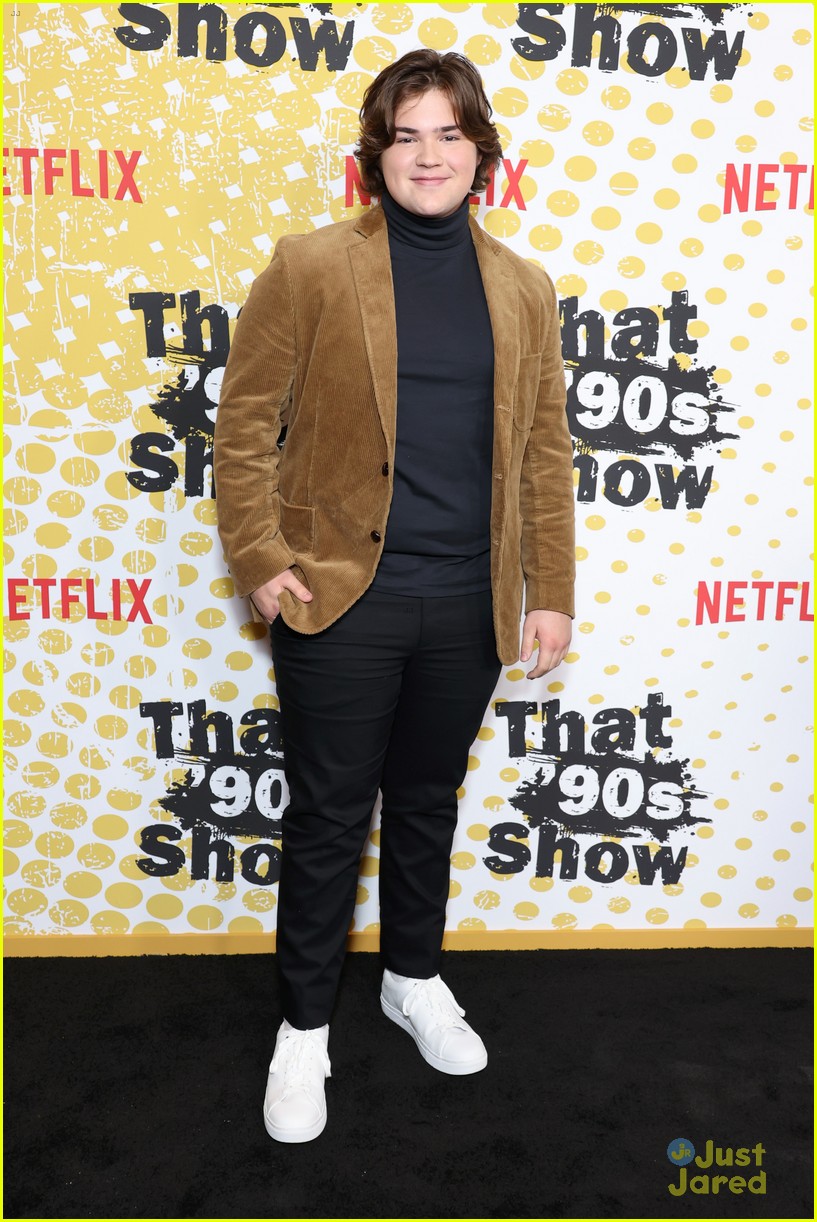 that 90s show cast steps out for premiere ahead of netflix debut 05