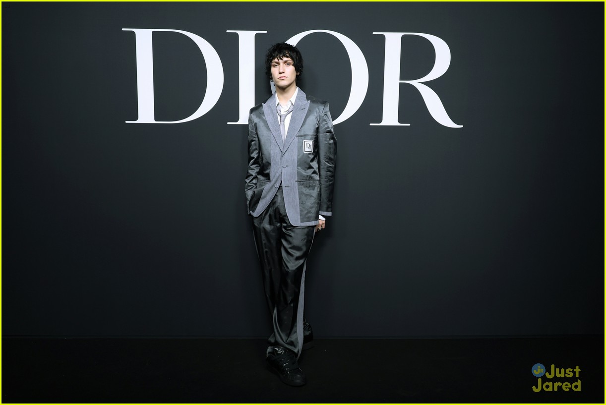 jhope jimin sit front row at dior show after disney plus news 09