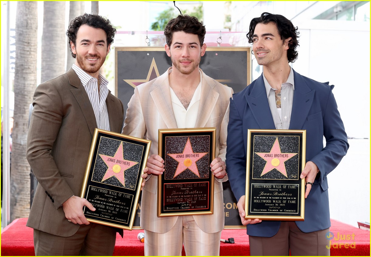 jonas brothers announce new album title release date at walk of fame ceremony 03