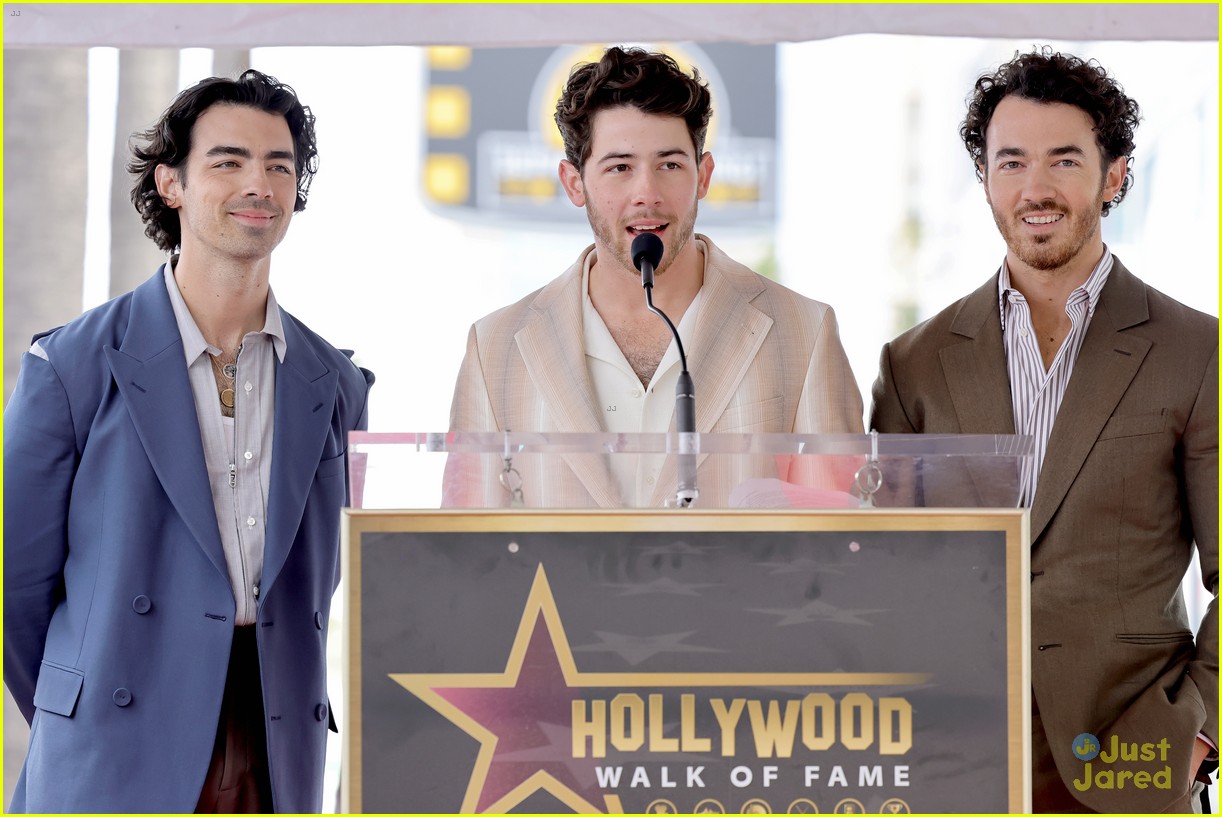jonas brothers announce new album title release date at walk of fame ceremony 14