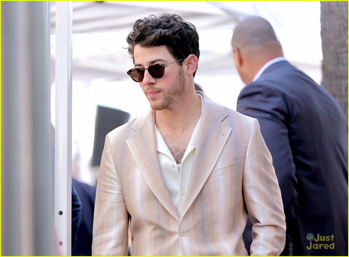 jonas brothers announce new album title release date at walk of fame ceremony 25