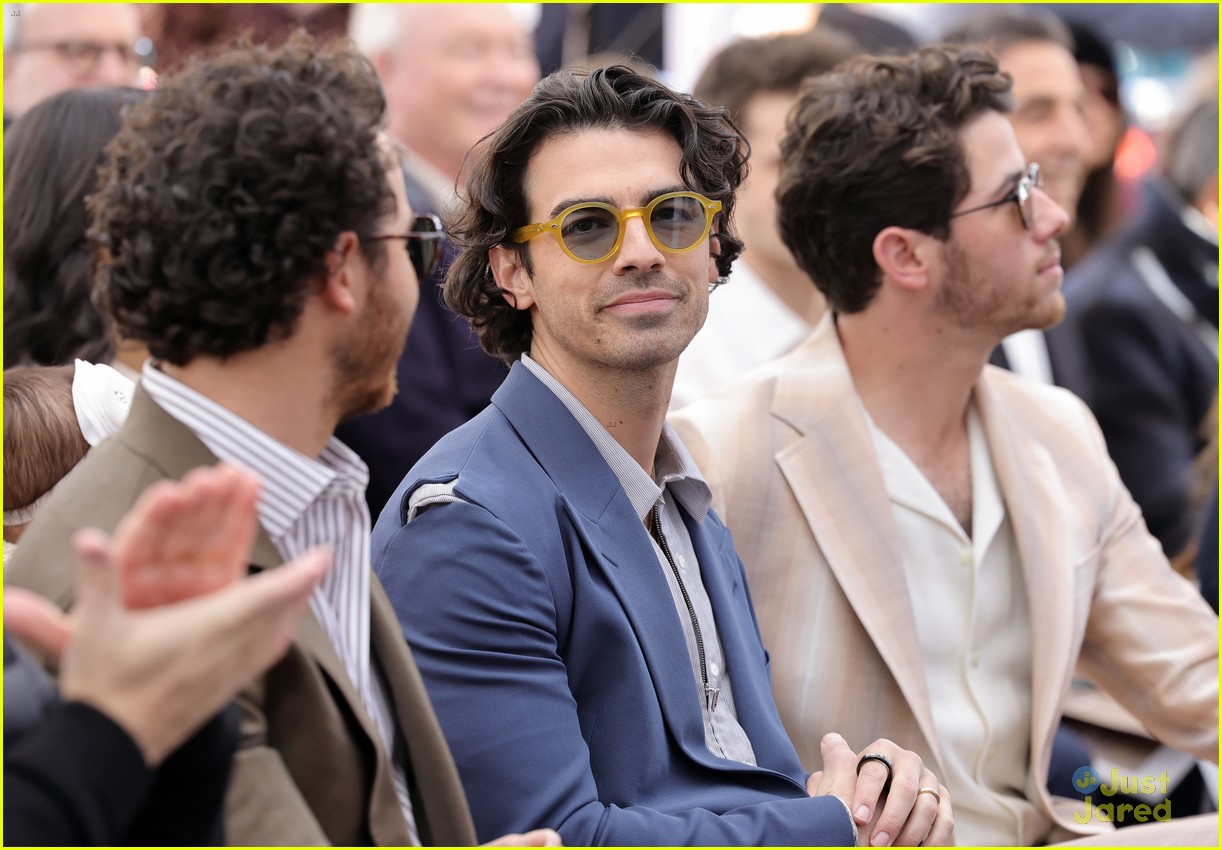 jonas brothers announce new album title release date at walk of fame ceremony 28