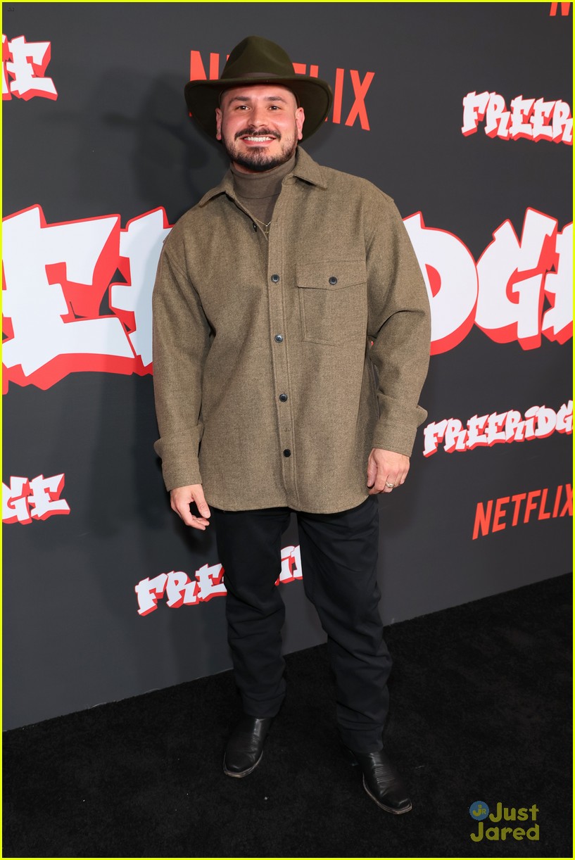 On My Block S Julio Macias Joins Freeridge Cast At The New Show S Premiere Photo 1367347