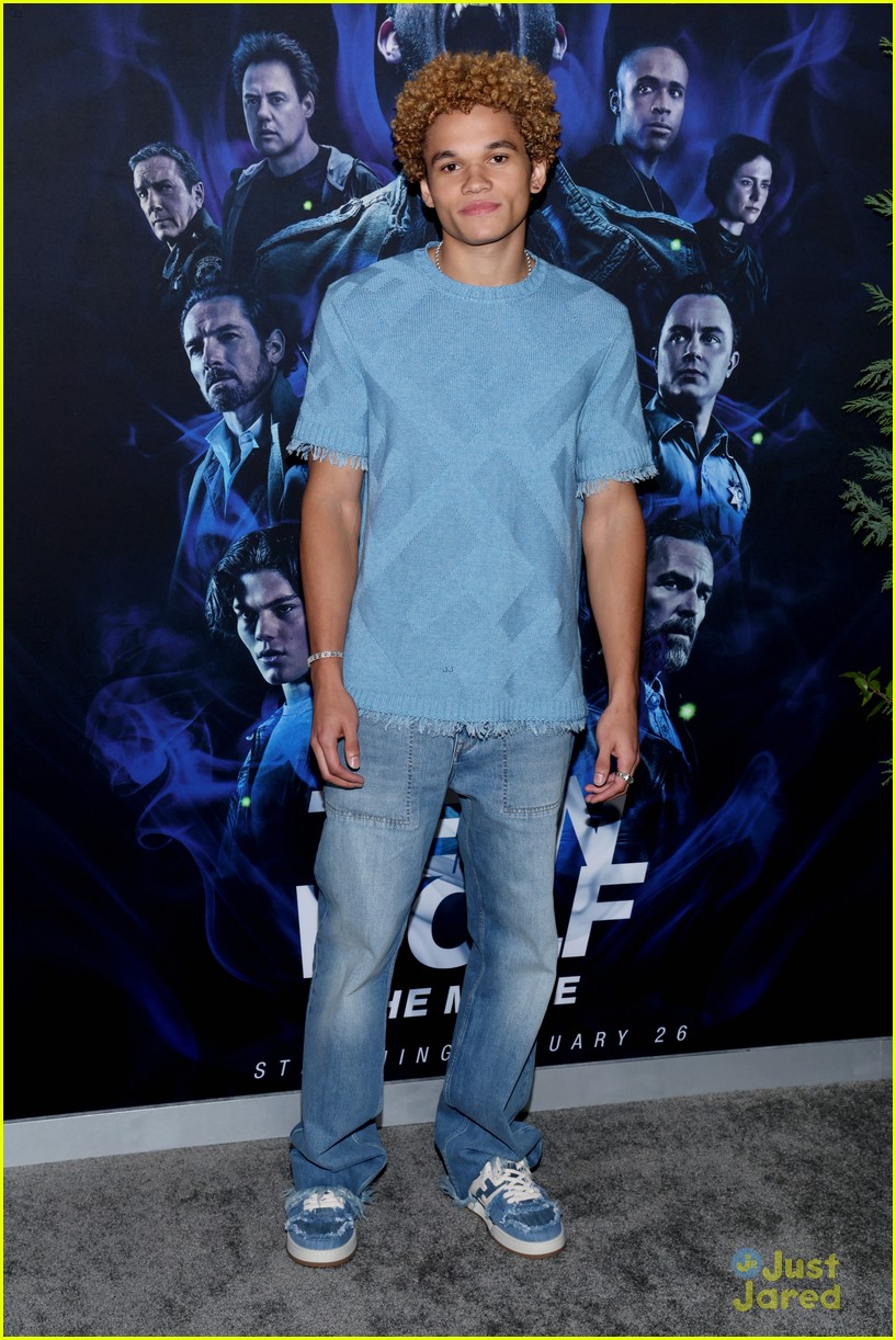 wolf pack stars show support at teen wolf movie premiere 02