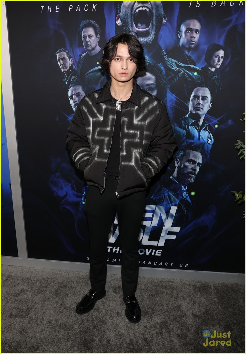 wolf pack stars show support at teen wolf movie premiere 18