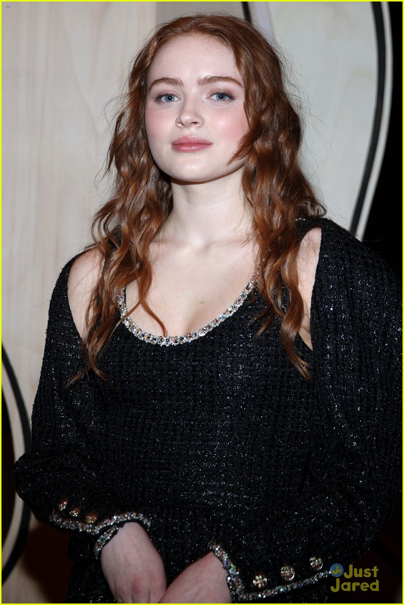 sadie sink watches chanel fashion show in front row 11