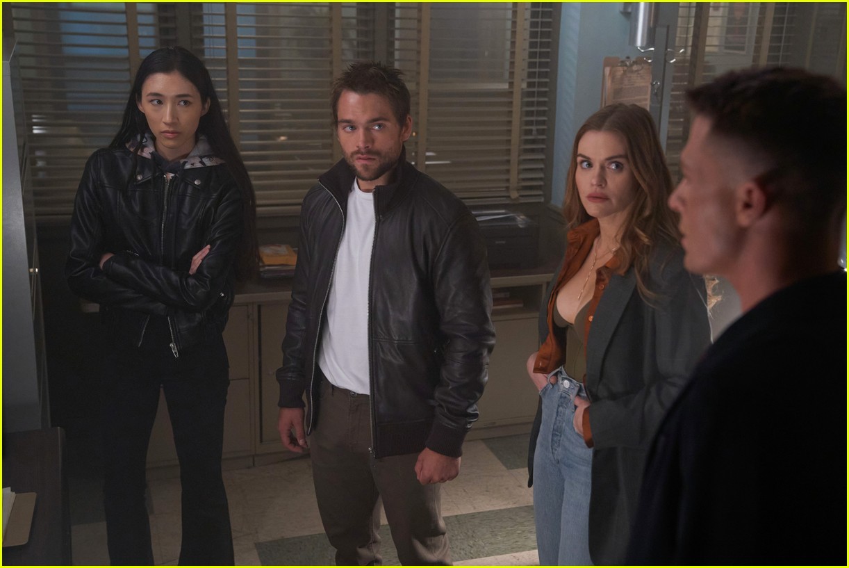 Teen Wolf' Cast Talk Returning to Set in 'Behind Beacon Hills' BTS Series:  Photo 1366279  Colton Haynes, Crystal Reed, Dylan Sprayberry, Holland  Roden, Ian Bohen, JR Bourne, Khylin Rhambo, Linden Ashby