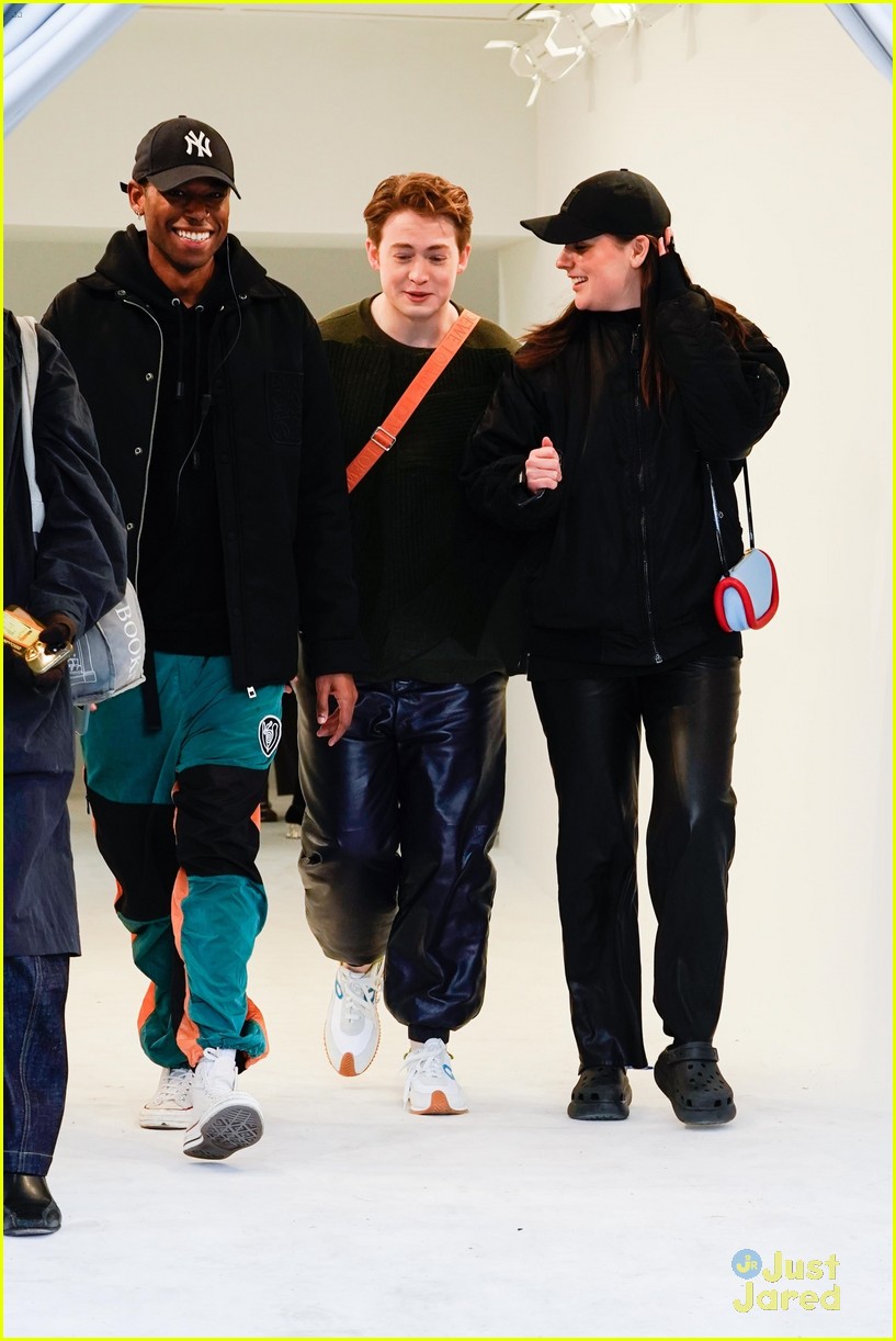 timothee chalamet kit connor omar rudberg step out for loewe fashion show 05