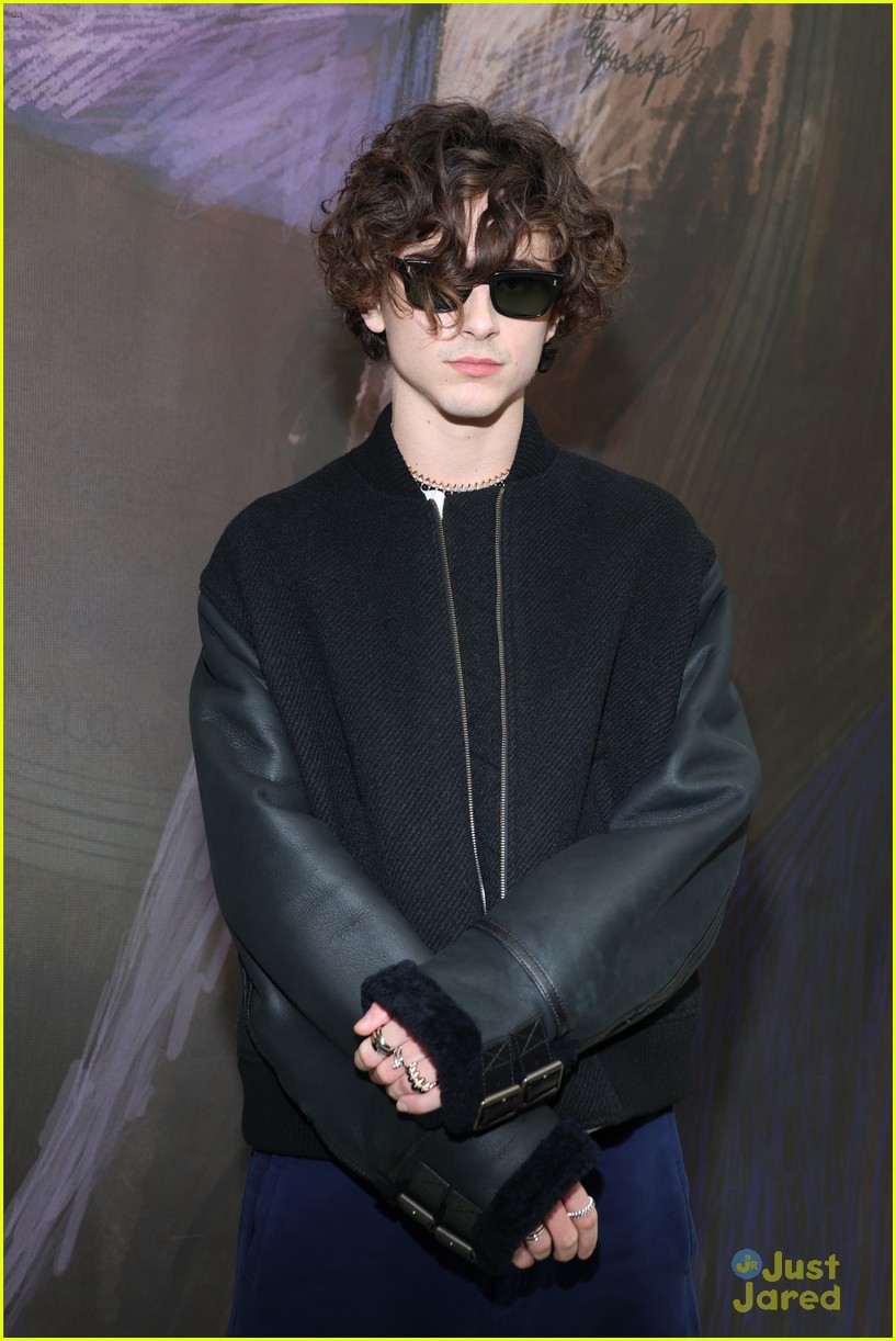timothee chalamet kit connor omar rudberg step out for loewe fashion show 09