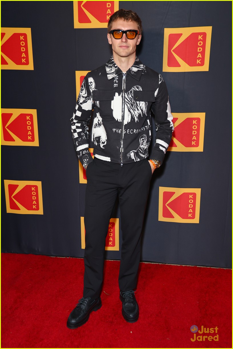 cole sprouse hart denton step out for kodak film awards 01