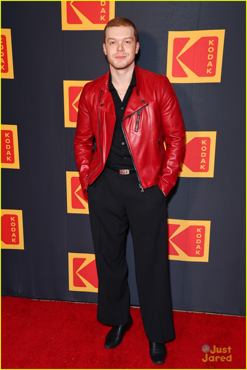 cole sprouse hart denton step out for kodak film awards 05