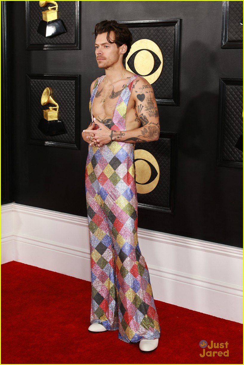 harry styles dons a sparkly jumpsuit at grammys 2023 01