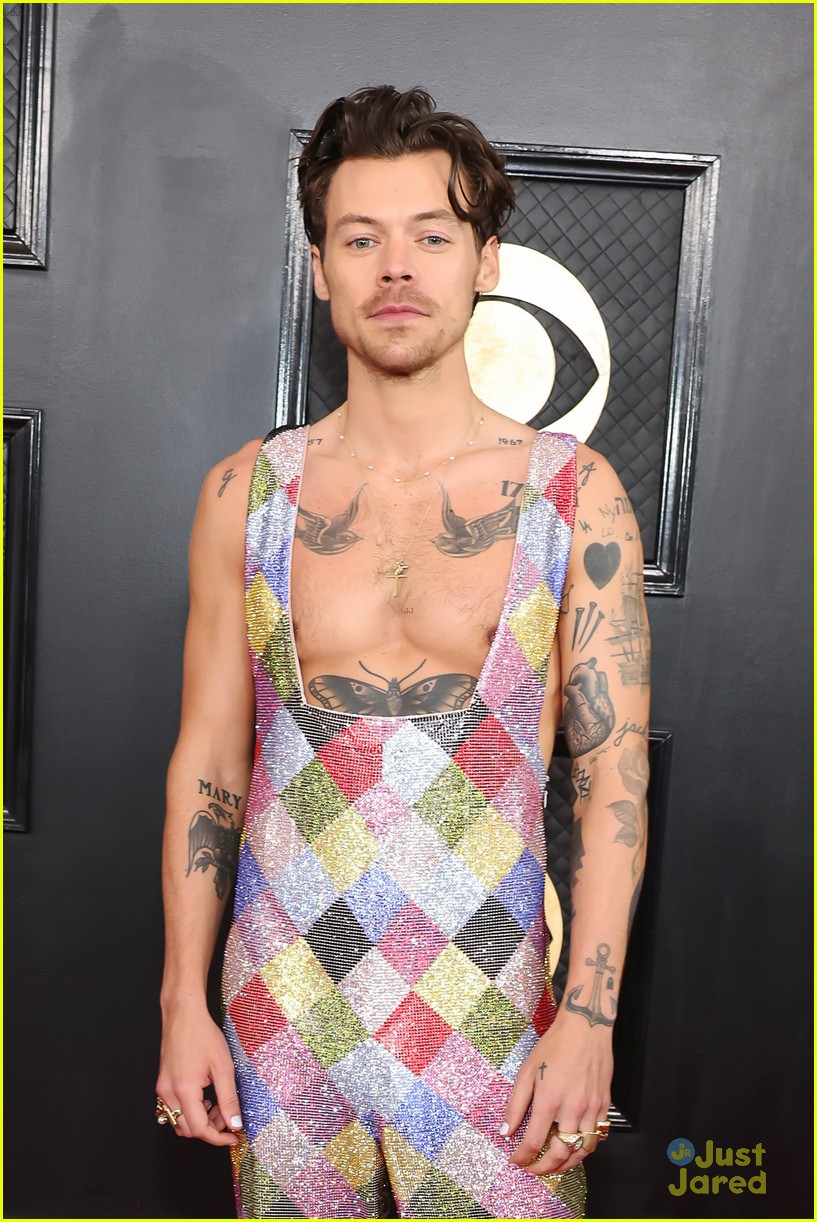 harry styles dons a sparkly jumpsuit at grammys 2023 04