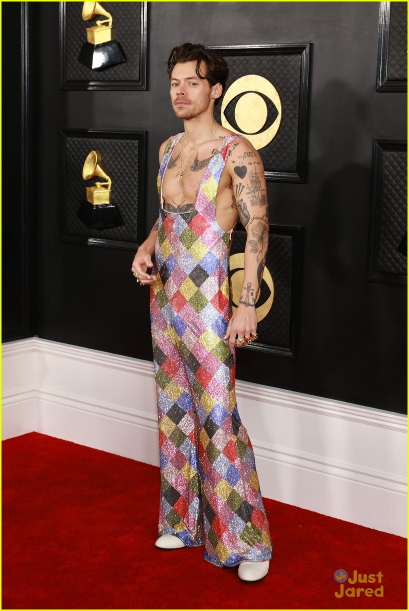 harry styles dons a sparkly jumpsuit at grammys 2023 07